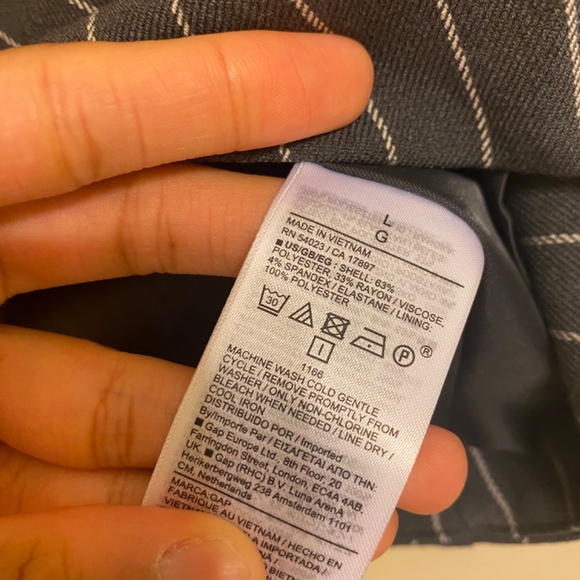 GAP Gray Pinstripe Vest NWT Large - Picture 8 of 9